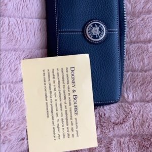 Dooney & Bourke black leather wallet- never used